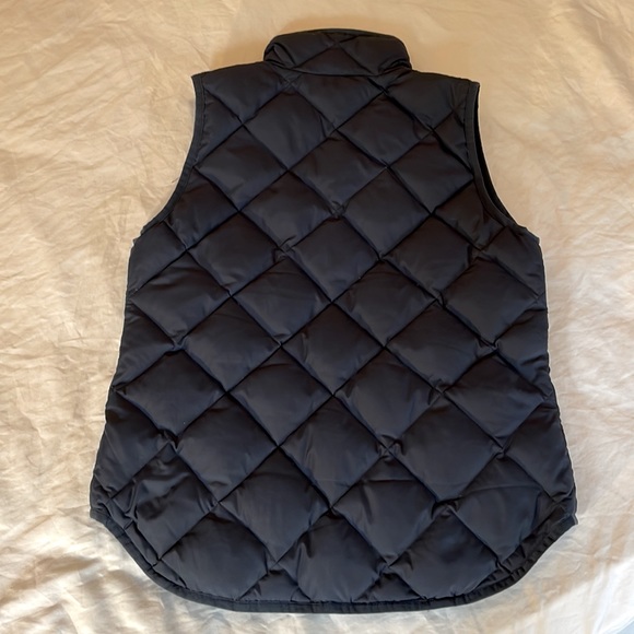 J Crew quilted vest navy blue XS gold zip double pocket down/waterfowl feathers - Picture 2 of 8
